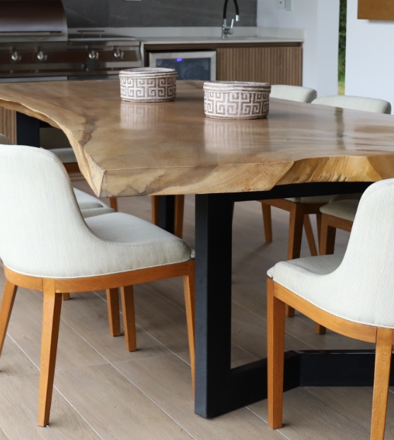 sillas de madera con tapizado blanco malabar reservado